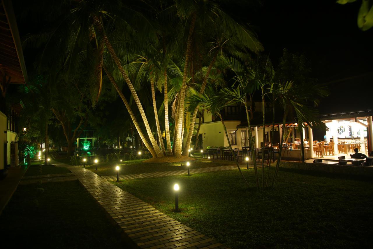 Ranna 212 Beach Resort Kahandamodara Exteriör bild