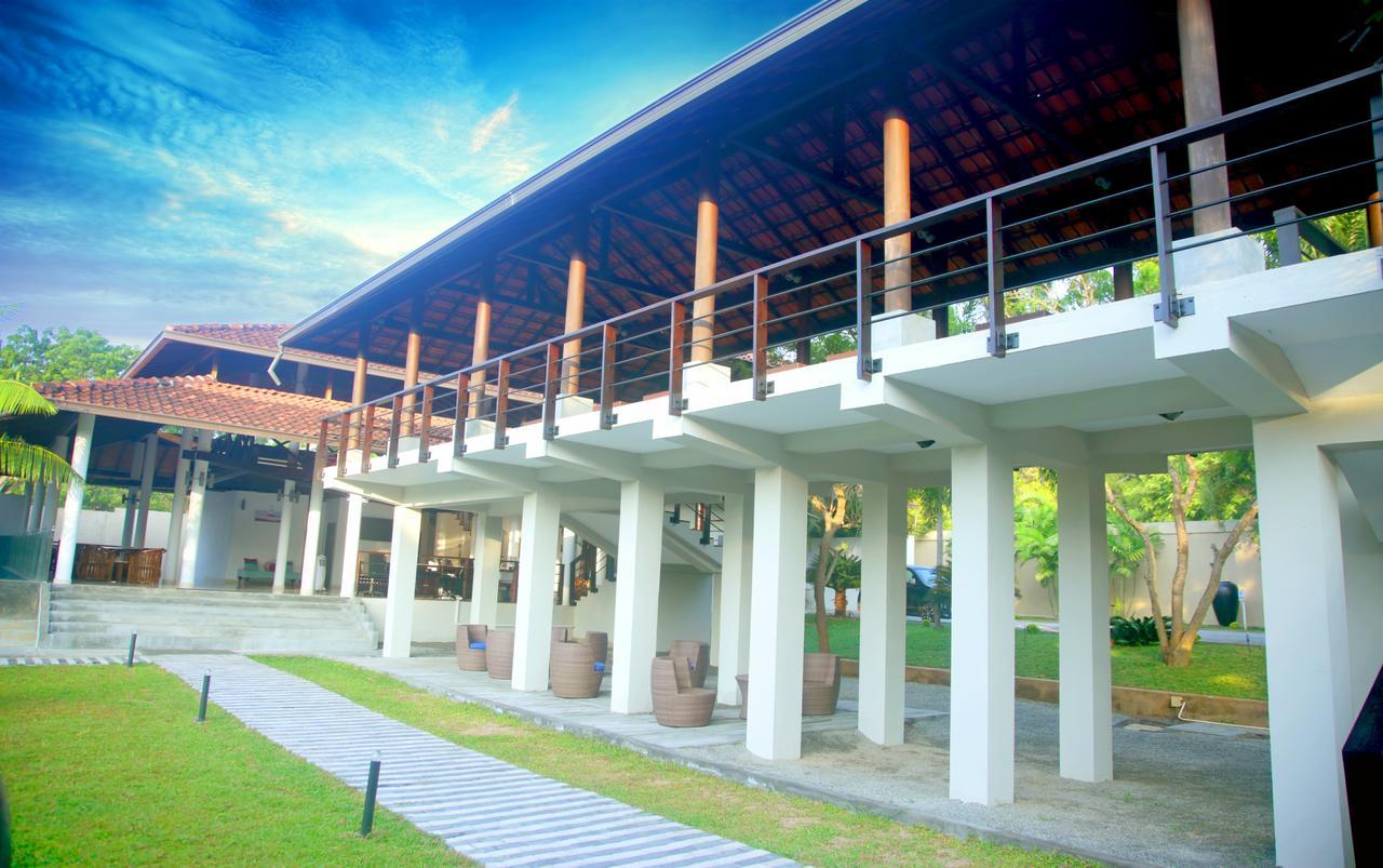 Ranna 212 Beach Resort Kahandamodara Exteriör bild